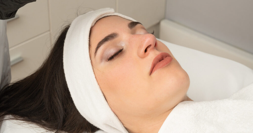 Безиглена мезотерапия с Dermadrop за млада и сияйна кожа